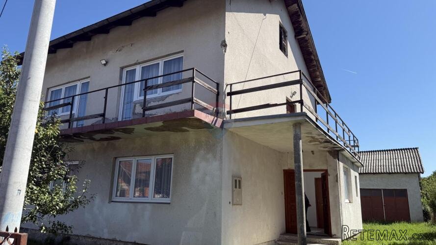 Petrinja, Centar - kuća s dva etažirana stana,6 soba, pomoćn