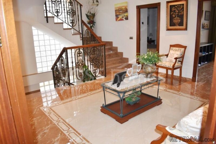 A real millionaire's villa in the sought after area of.. - 11