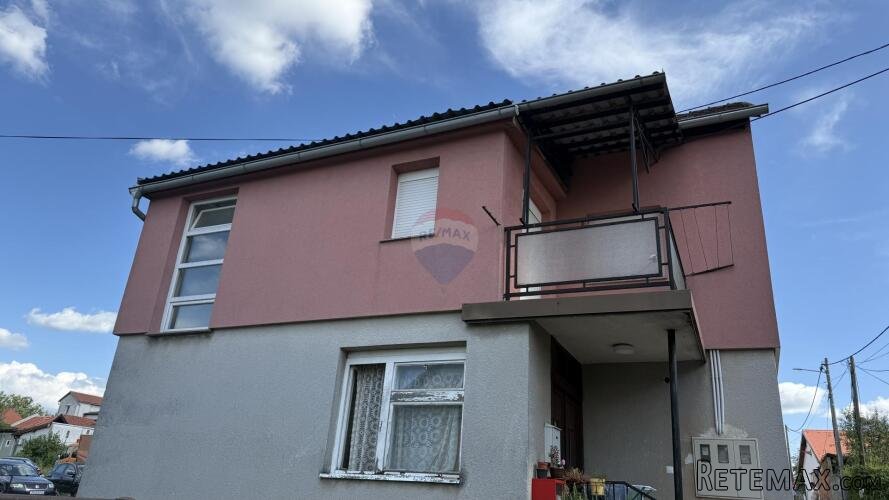 Petrinja, Centar - dvosobni stan na prvom katu kuće