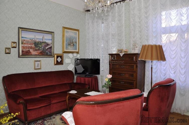Prodaja kuće, grad Rab-centar, 500 m² - 3