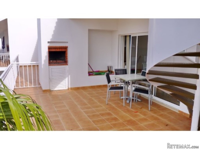 2 Bed Penthouse Apartment, Shared Pool.. - 2