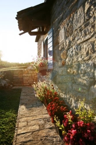 KRASNA MALA STANCIJA S BAZENOM NA 14500 m2 - 2