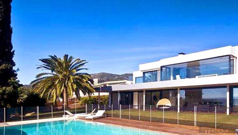 Luxurious 8 Bedroom Sea View Villa..