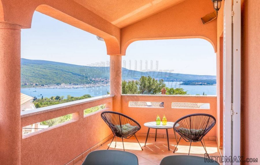 Prekrasan apartman s pogledom na more!