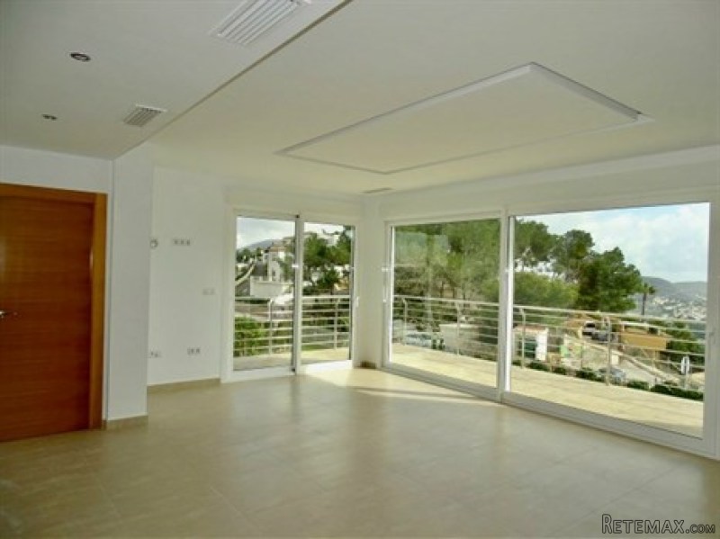 4 Bedrooms - Villa - For Sale - 2