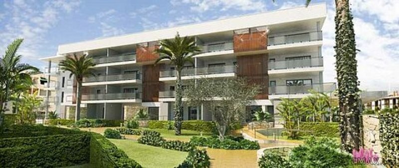 Luxury 3 Bed Apartment 300 Metres from..