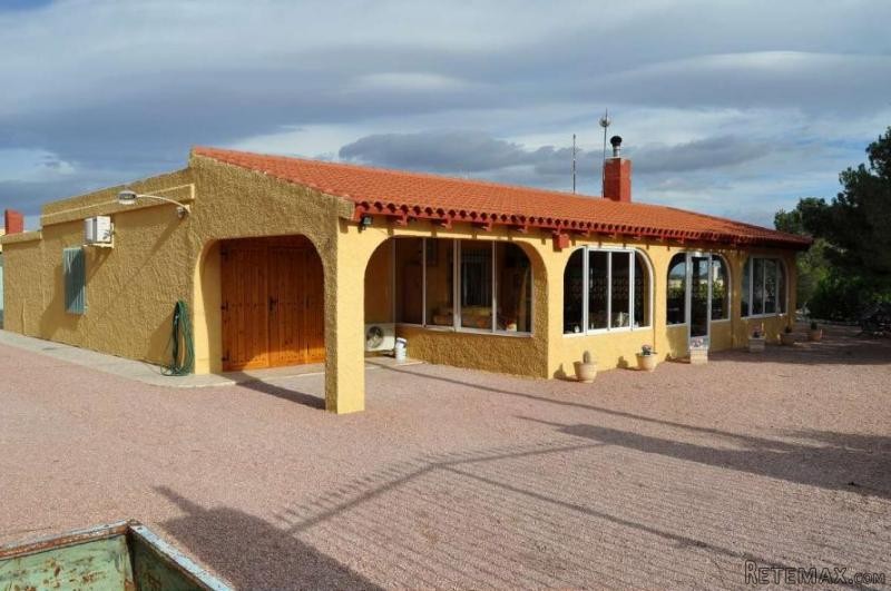 Well presented 3 bed home with great..