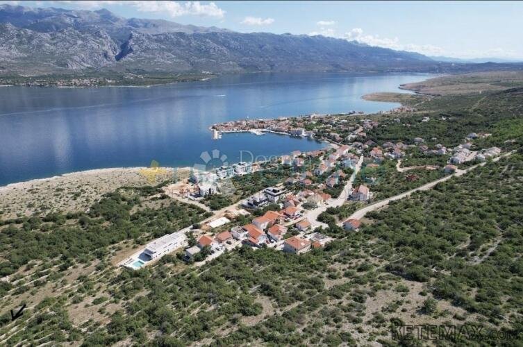 Zemljište sa pogledom i nadomak gradjevinskih terena