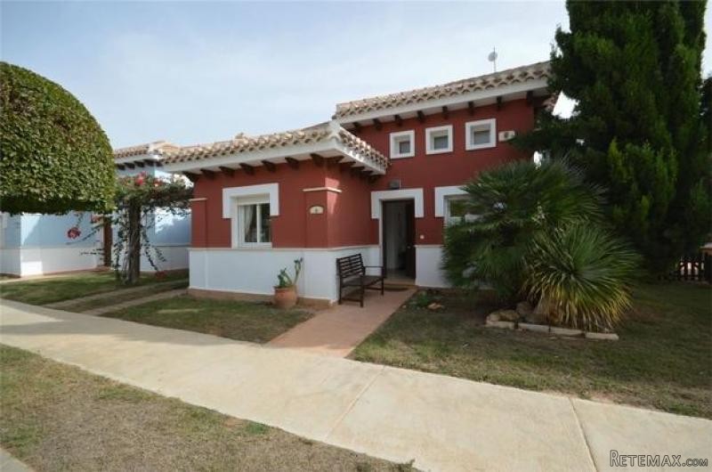 2 bedroom detached house for sale