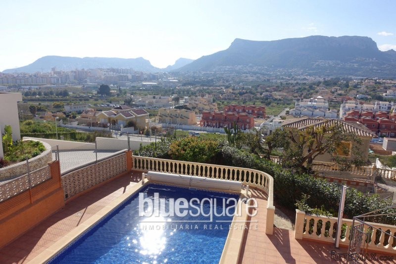 Magnificent villa with sea views next..