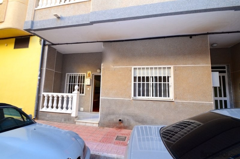 2 bedroom, 1 bathroom Apartment, (build..