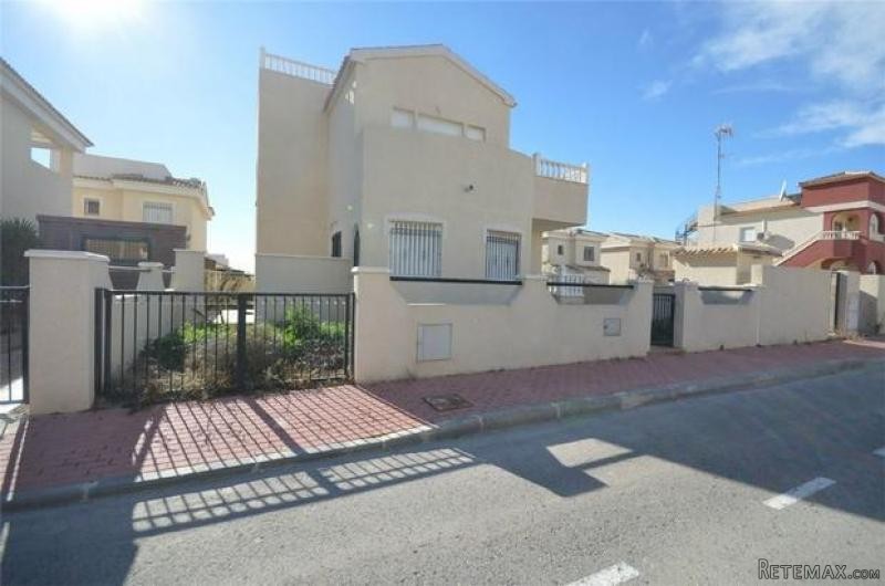 2 bedroom detached house for sale
