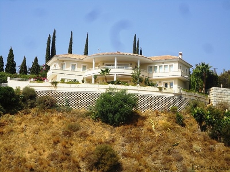 Luxurious Modern Villa