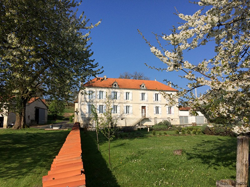 Superbly Renovated Maison De Maitre On..