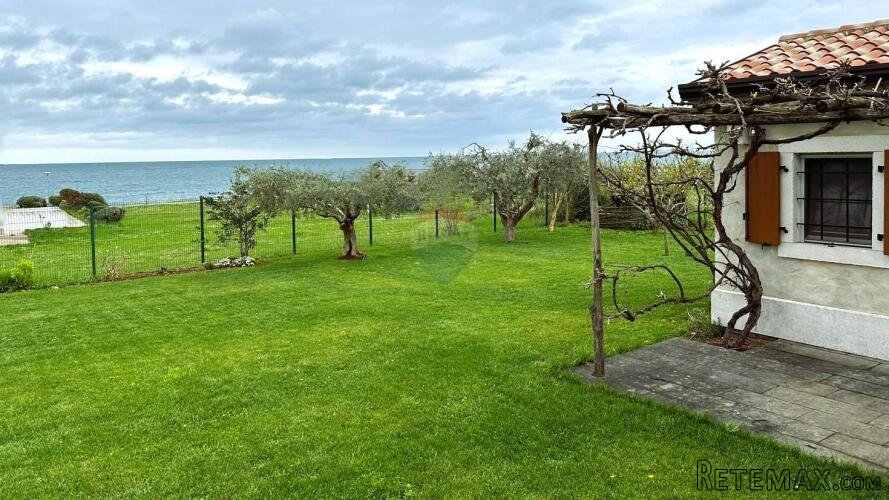 Istra, Umag, građevinsko zemljište samo 50 m od plaže