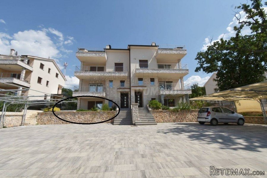 Apartman s okućnicom, Njivice!!