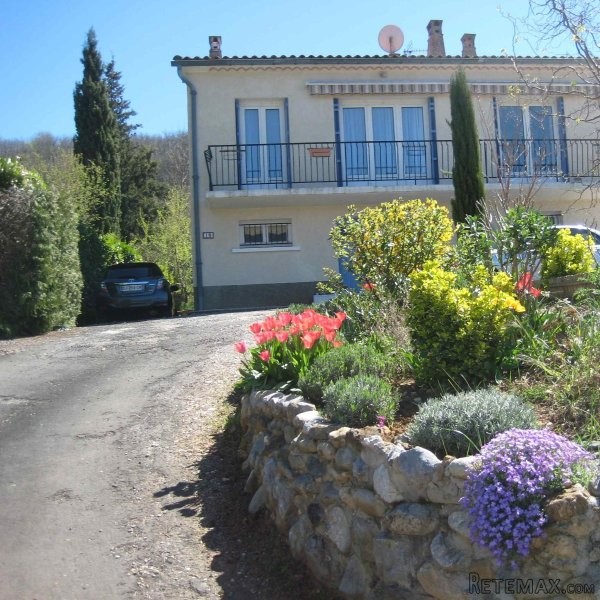 Villa With Garage And Garden