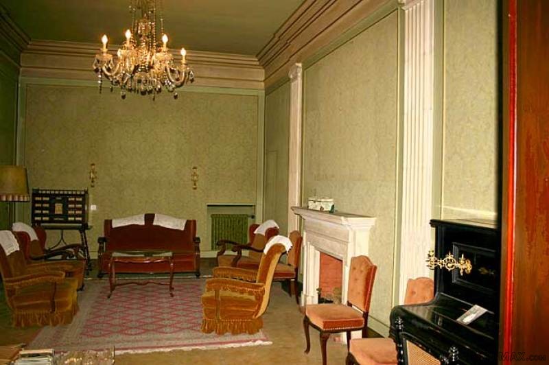 Stately Townhouse In Perfect Central.. - 2