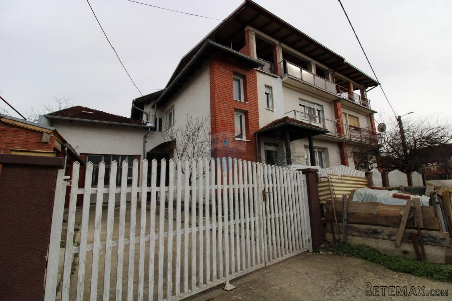 Petrinja, kuća 382 m2, 4 stambene jedinice - 2
