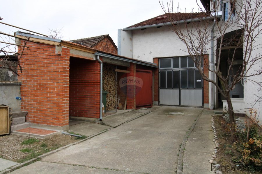 Petrinja, kuća 382 m2, 4 stambene jedinice - 3