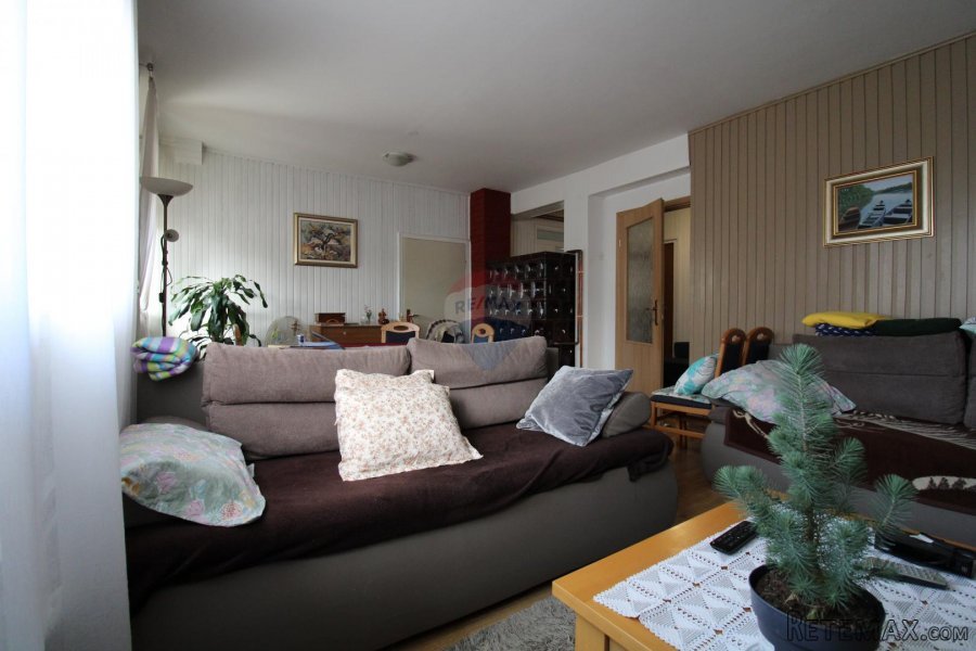 Petrinja, kuća 382 m2, 4 stambene jedinice - 4