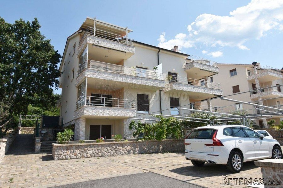 Apartman s prekrasnim pogledom! Njivice!