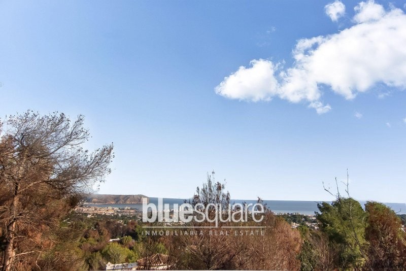 Prime Building Plot with Excellent Sea..