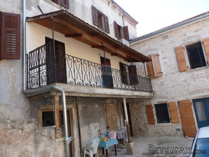 VODNJAN, prekrasna stara kuća od 300 m2