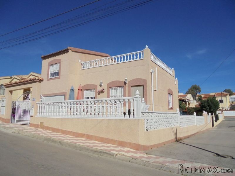 5 Bedrooms - Villa - Alicante - For Sale