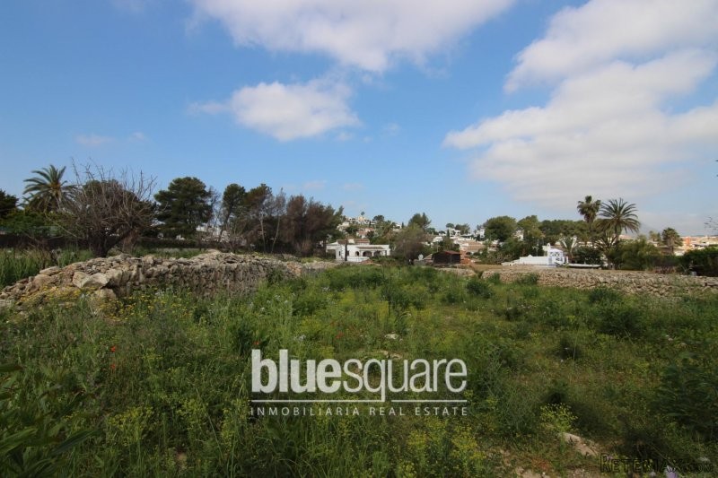 Nice plot for sale with sea views in.. - 2