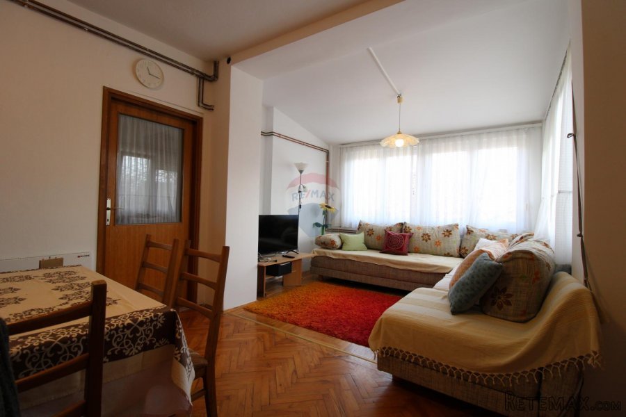 Petrinja, kuća 382 m2, 4 stambene jedinice - 8