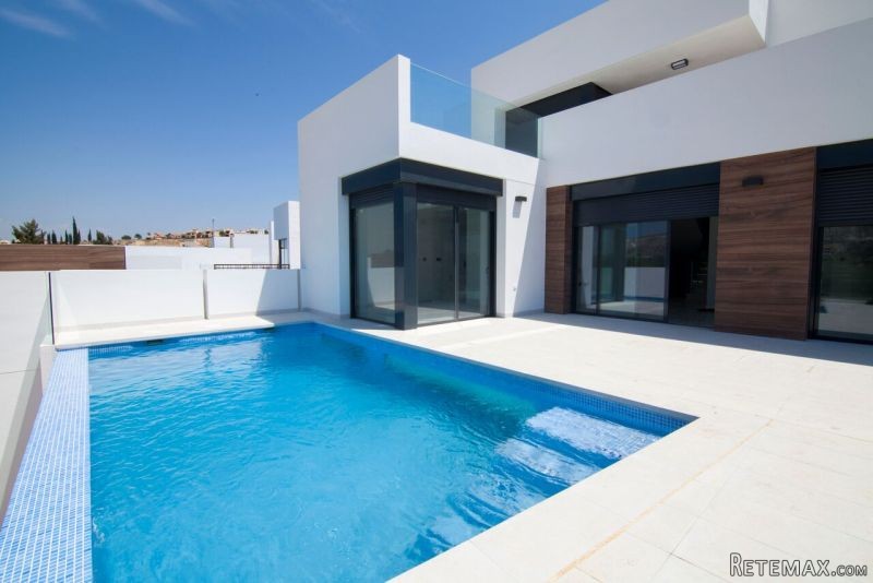 4 Bedrooms - Villa - Alicante - For Sale