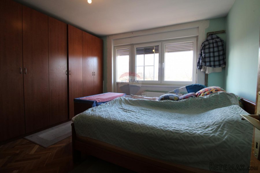 Petrinja, kuća 382 m2, 4 stambene jedinice - 9