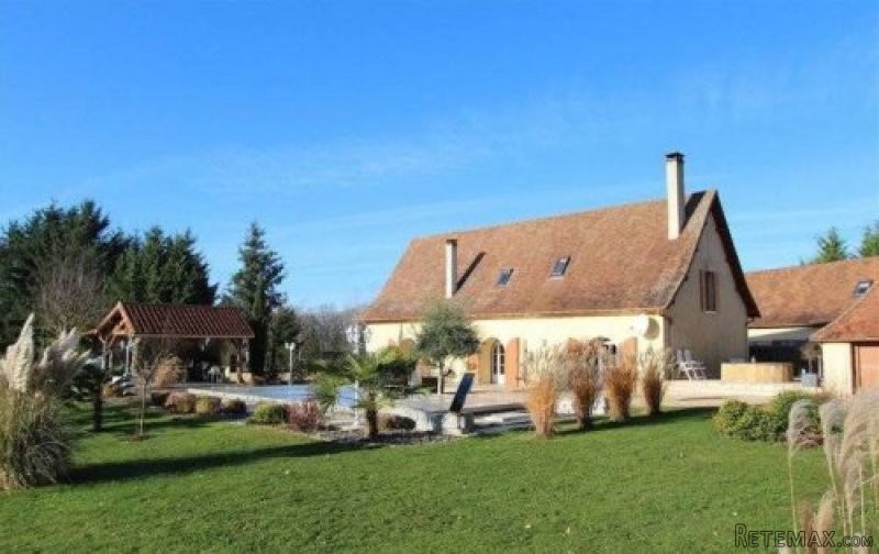 Villa For Sale With Garden, Terrace And..