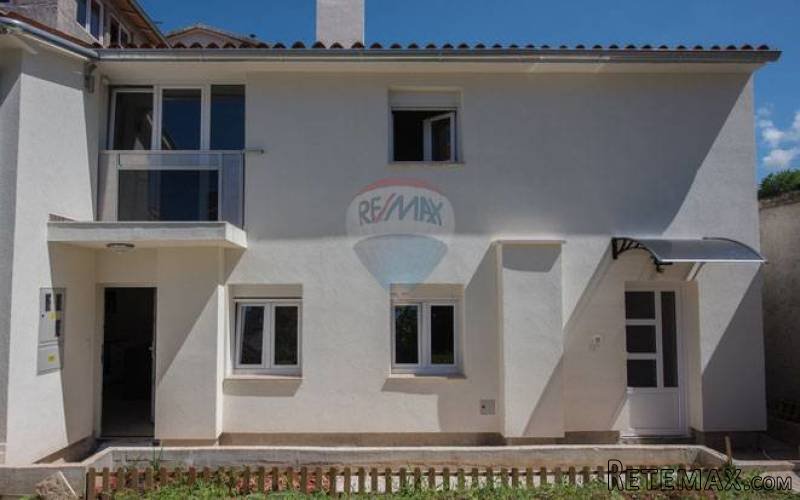 Istra, Pula, širi centar, samostojeća kuća sa 2 stana
