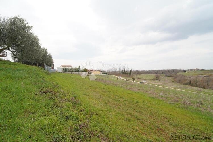 Građevinsko zemljište Vižinada 755 m² - 2