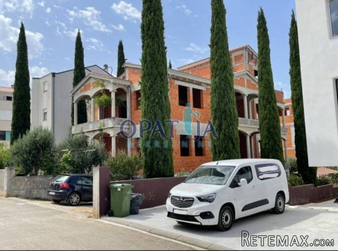 Zadar-Diklo, samostojeća kuca sa 6 apartmana nedovršena - 2