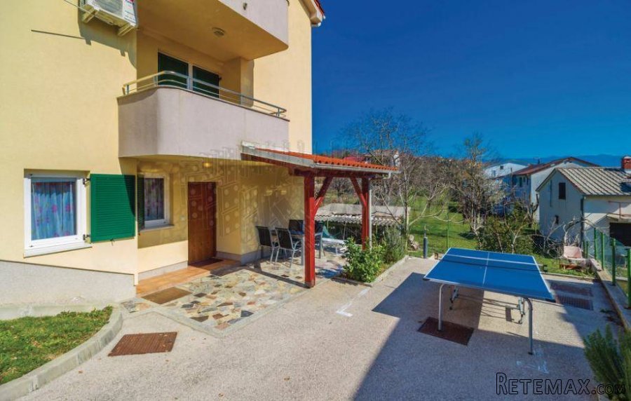 Apartman s 3 sobe i okućnicom! Uvala Soline!
