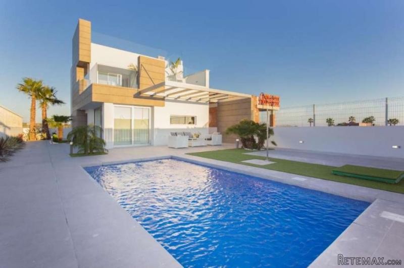 New villa in Guardamar del Segura near..