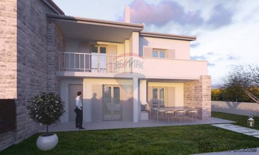 IZLOŽENO Kvalitetna Vila sa bazenom 144m2 - 2