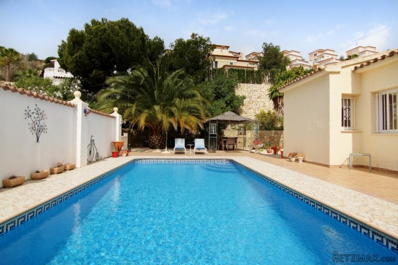 Stunning 3 bedroom villa with sea views