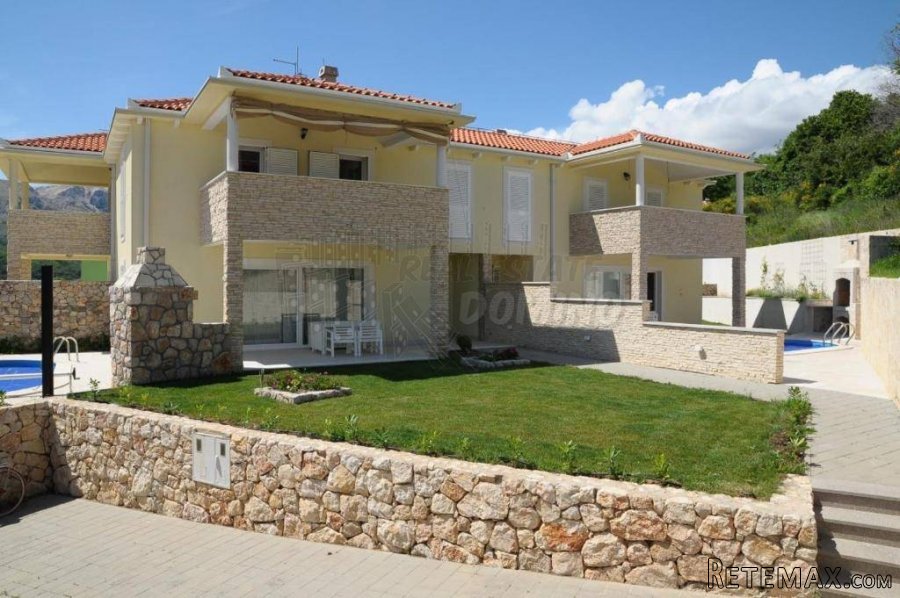 Prekrasna dvojna kuća s bazenom-Baška!