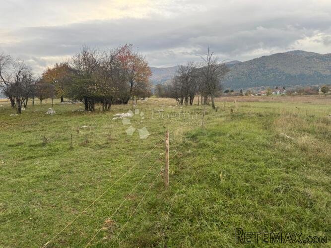 ZEMLJIŠTE U BLIOZINI RIJEKE GACKE I POTOKA 10000M2
