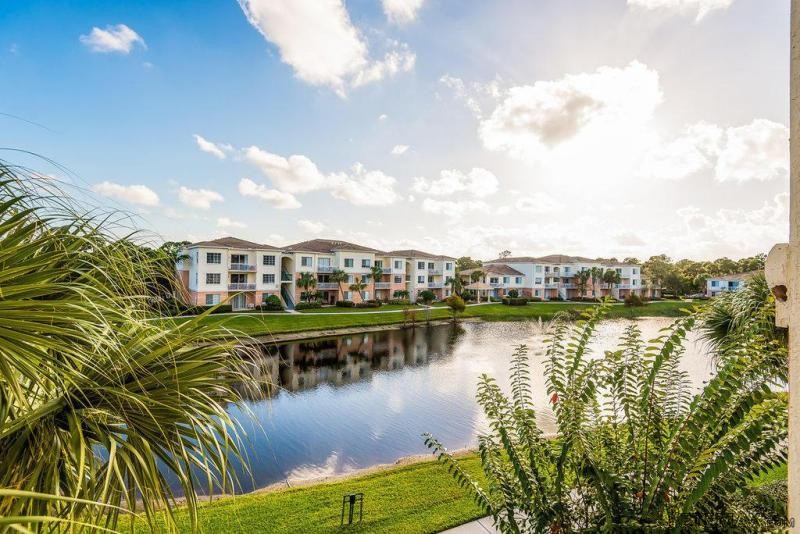 6302 Myrtlewood W, Palm Beach Gardens..