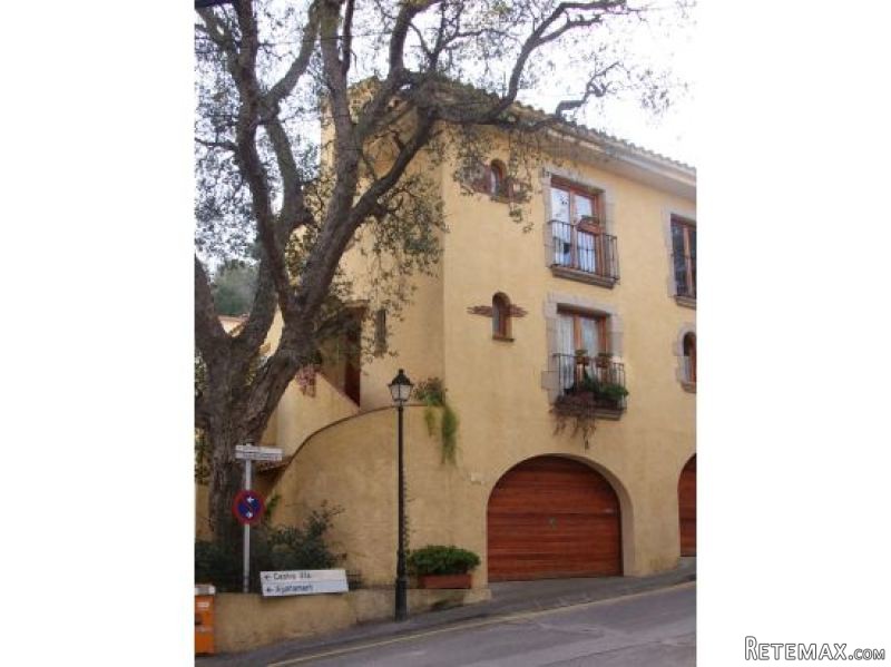 Townhouse With Fantastic Finishes..