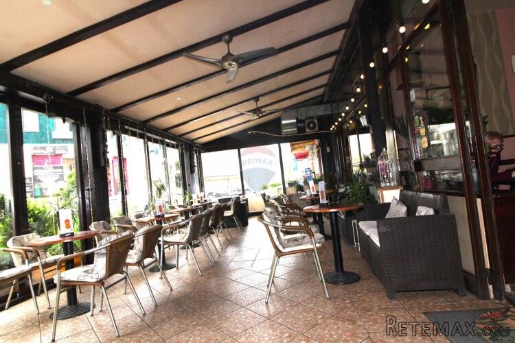 Zagreb, Dugave, caffe bar sa velikom zatvorenom tersom - 3