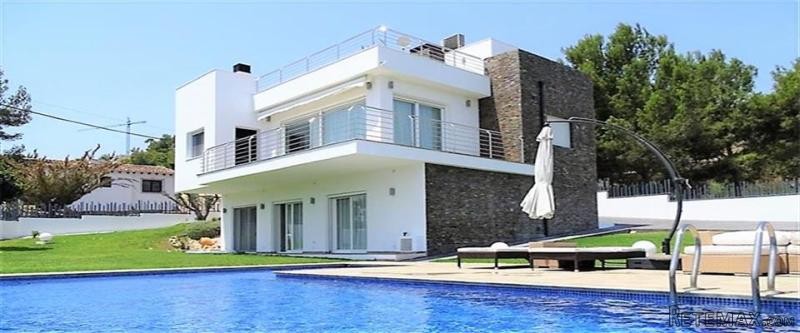 4 Bedrooms - Villa - Alicante - For Sale