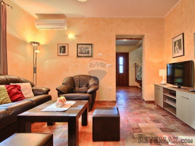 NOVA VILA S BAZENOM NA MIRNOJ LOKACIJI - 5