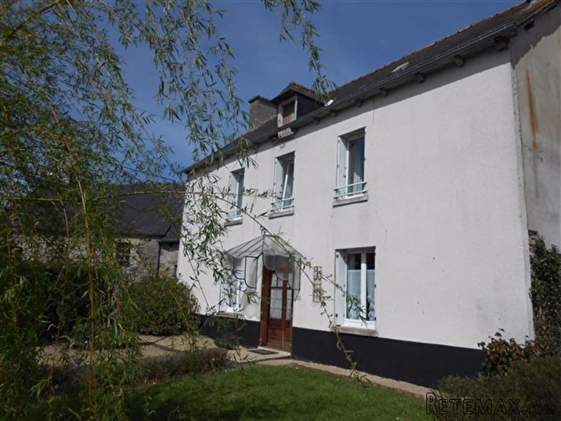 Spacious village house close to Dinan