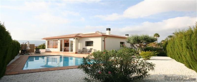4 Bedrooms - Villa - Alicante - For Sale